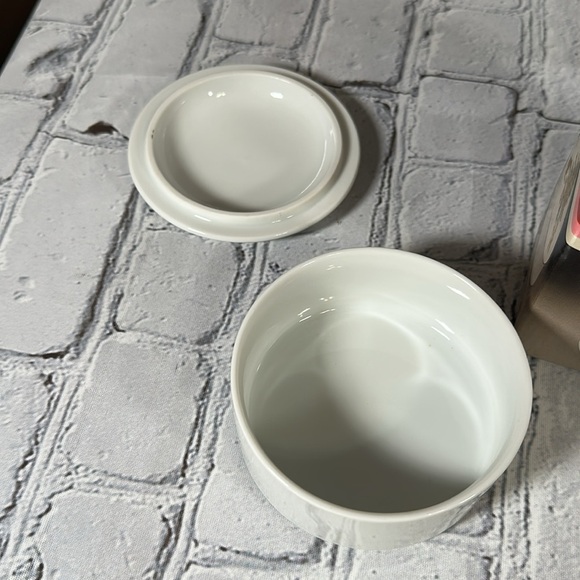 Vintage Fine Porcelain Round Candy Box with Christmas Tree Design Walmart - Picture 4 of 14